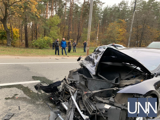 В следстиве аварии электромобиль сильно поврежден