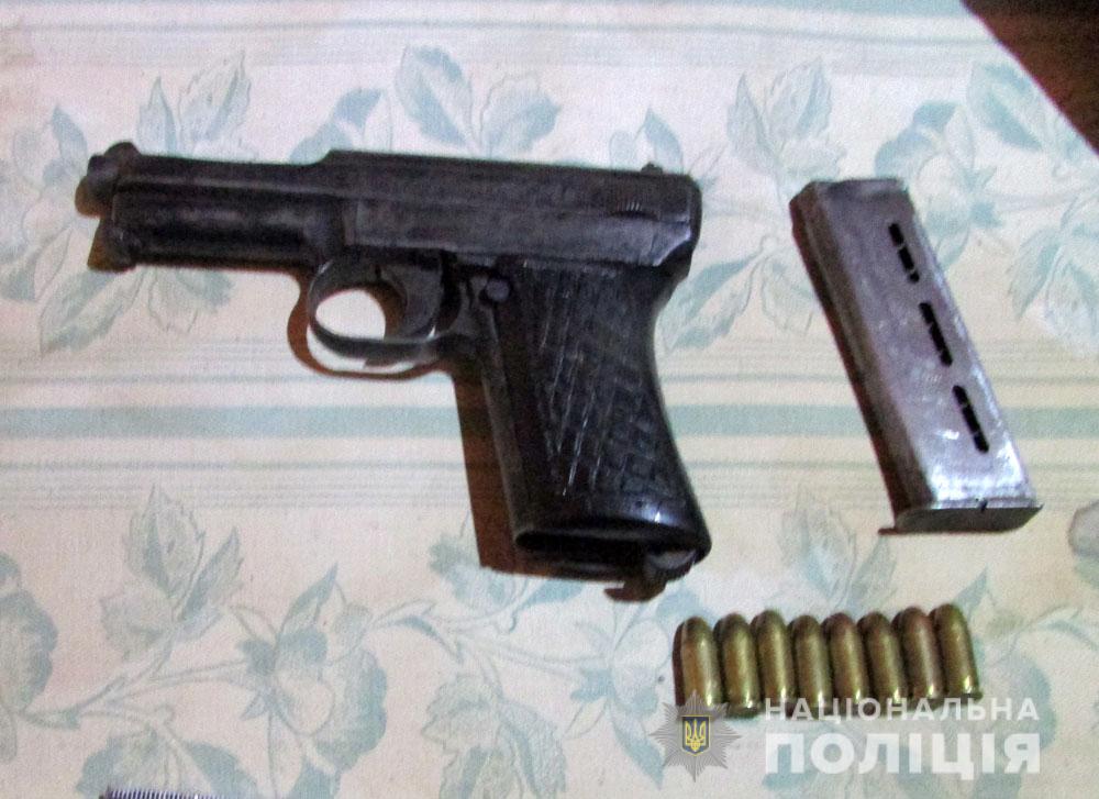В доме полицейские обнаружили пистолет и патроны к нему