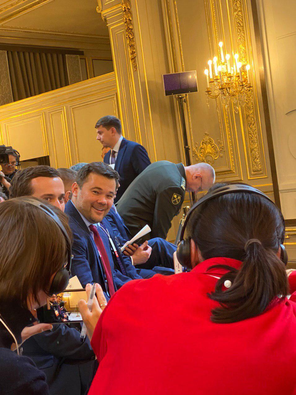 Украинская делегация вошла в зал, где состоится пресс-конференция