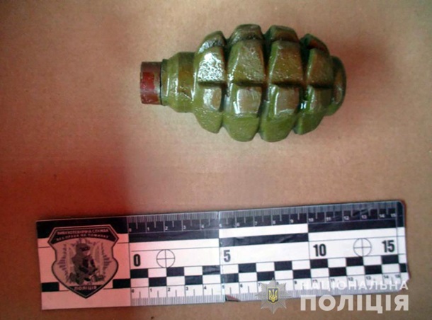 В Запорожье пьяный мужчина пришел в кафе с гранатой