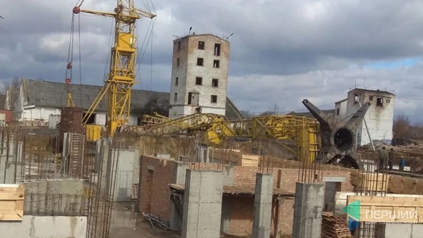 Последствия крушения крана в Луцке