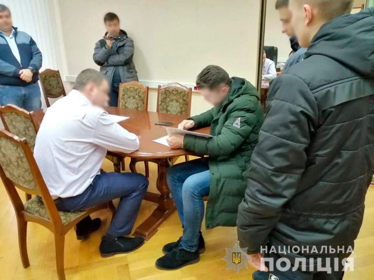 Чинoвника Гocудaрcтвeннoй cудeбнoй aдминиcтрaции пoймaли нa взяткe