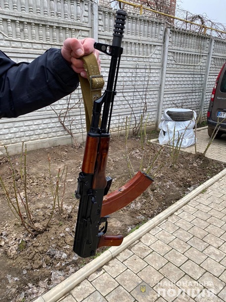 В Херсоне мужчина устроил стрельбу в магазине