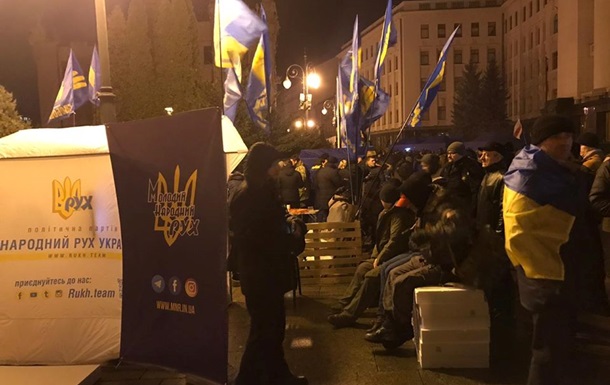Митингующие ночевали под ОП