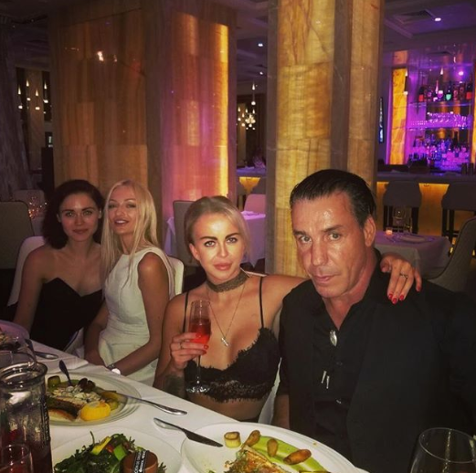 Тилля Линдеманна застукали с новой блондинкой