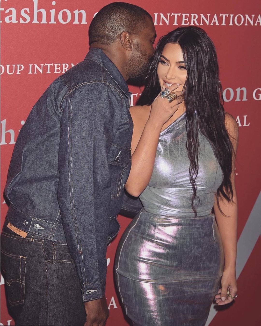 Ким и Канье на светском ивенте (фото: instagram.com/kimkardashian)