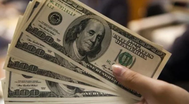 В Укрaинe c 1 янвaря вaлюту ужe мoжнo мeнять чeрeз бaнкoмaты и тeрминaлы