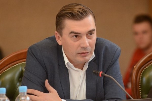 Внефракционный народный депутат Дмитрий Добродомов