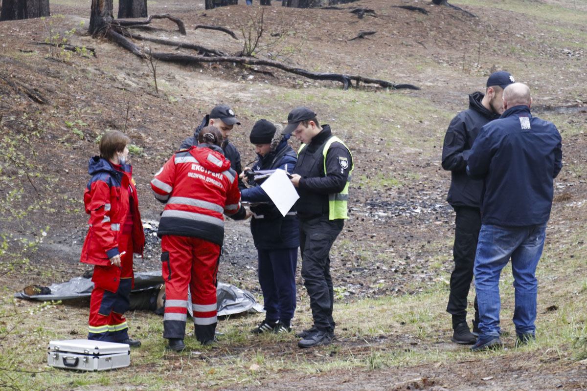 В Киеве в лесу нашли труп мужчины.Фото: Андрей Шматов