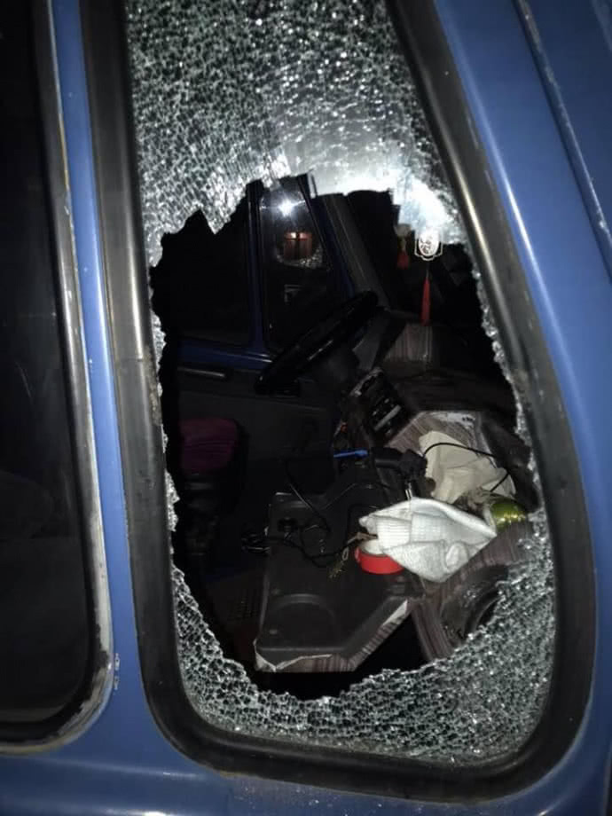 Патрульные обнаружили ограбленный злоумышленником микроавтобус