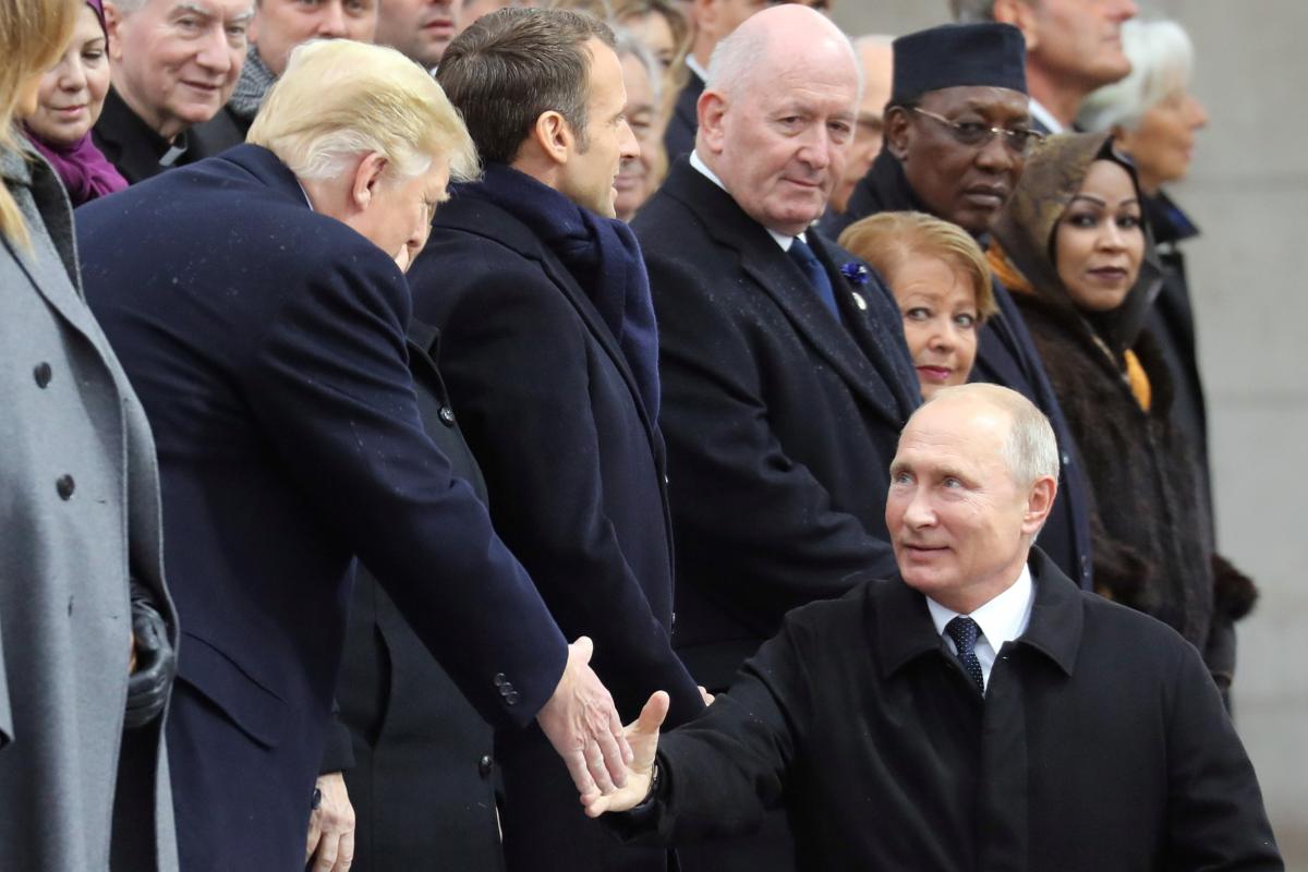 Рукопожатие Путина и Трампа в Париже (фото Ludovic Marin/Pool via REUTERS)