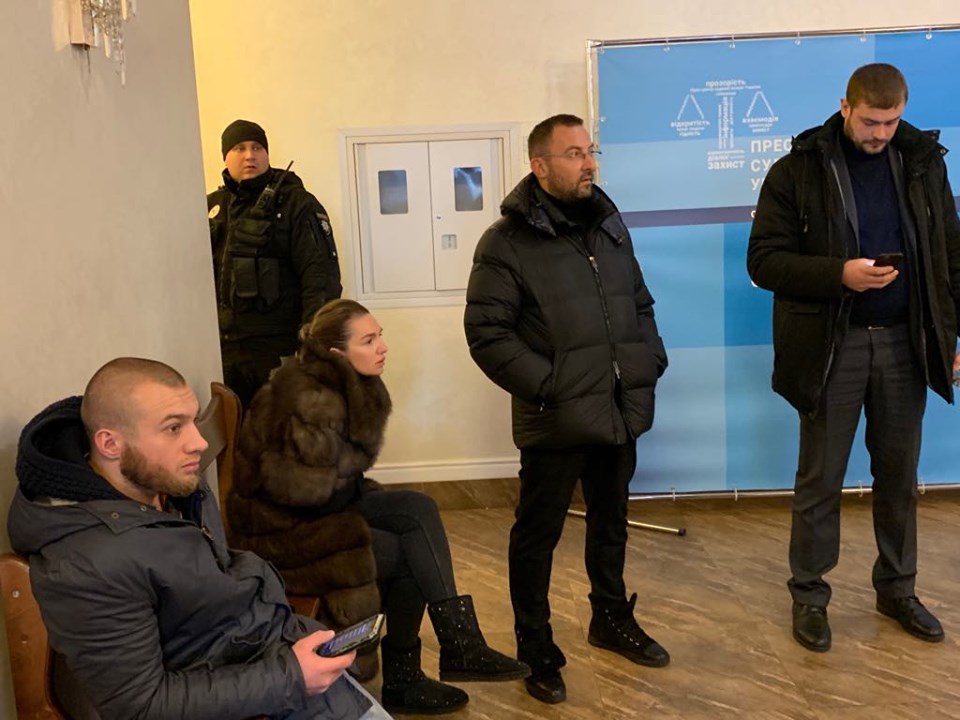Депутат Соболев с женой в суде 