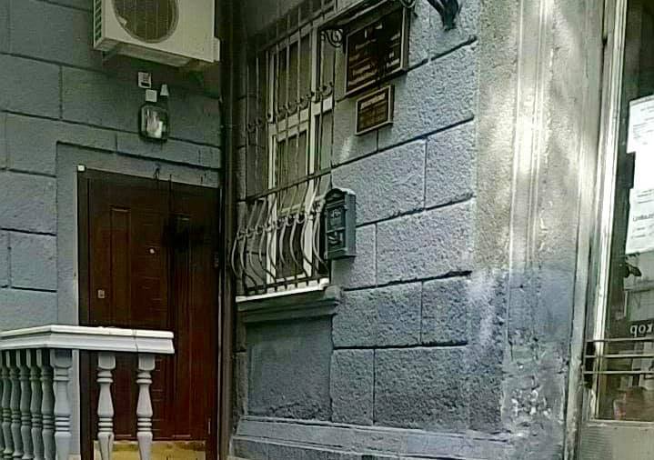 Во Львове облили краской консульство Беларуси