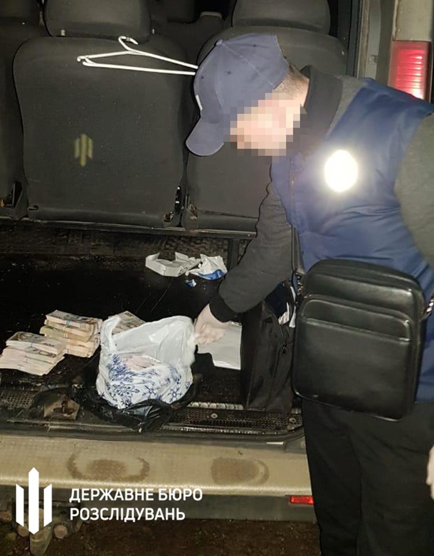 На Тернопольщине налоговика уличили в миллионной взятке