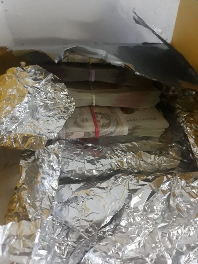 Украинец хотел провезти через границу заполненные валютой коробки