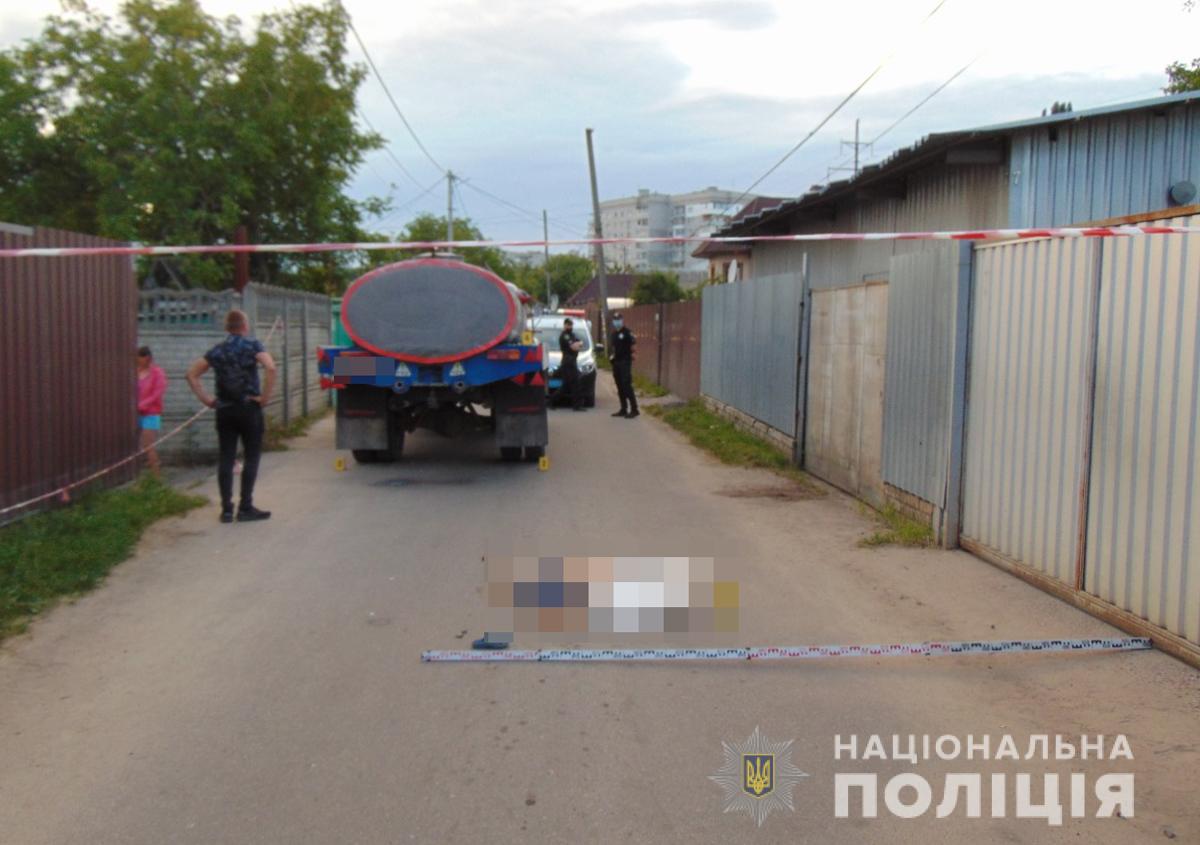 В Житомире под колесами грузовика погиб 5-летний ребенок