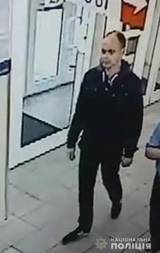 Полиция опубликовала фото подозреваемого в нападении на активистку