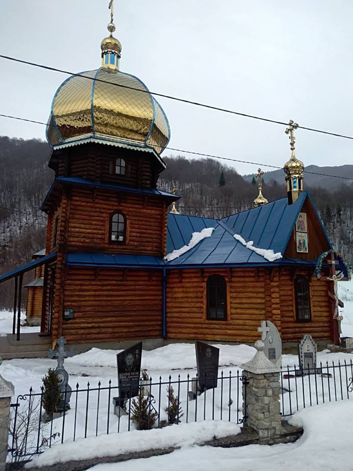 Храм св. Георгия Победоносца в поселке Ясиня