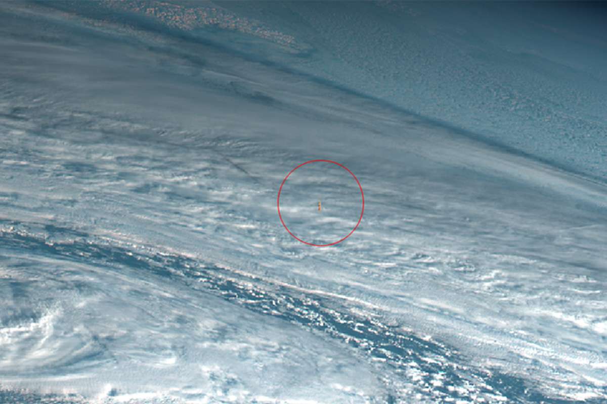 Болид 18.12.19. Изображение получено японским метеорологическим спутником Himawari-8.
