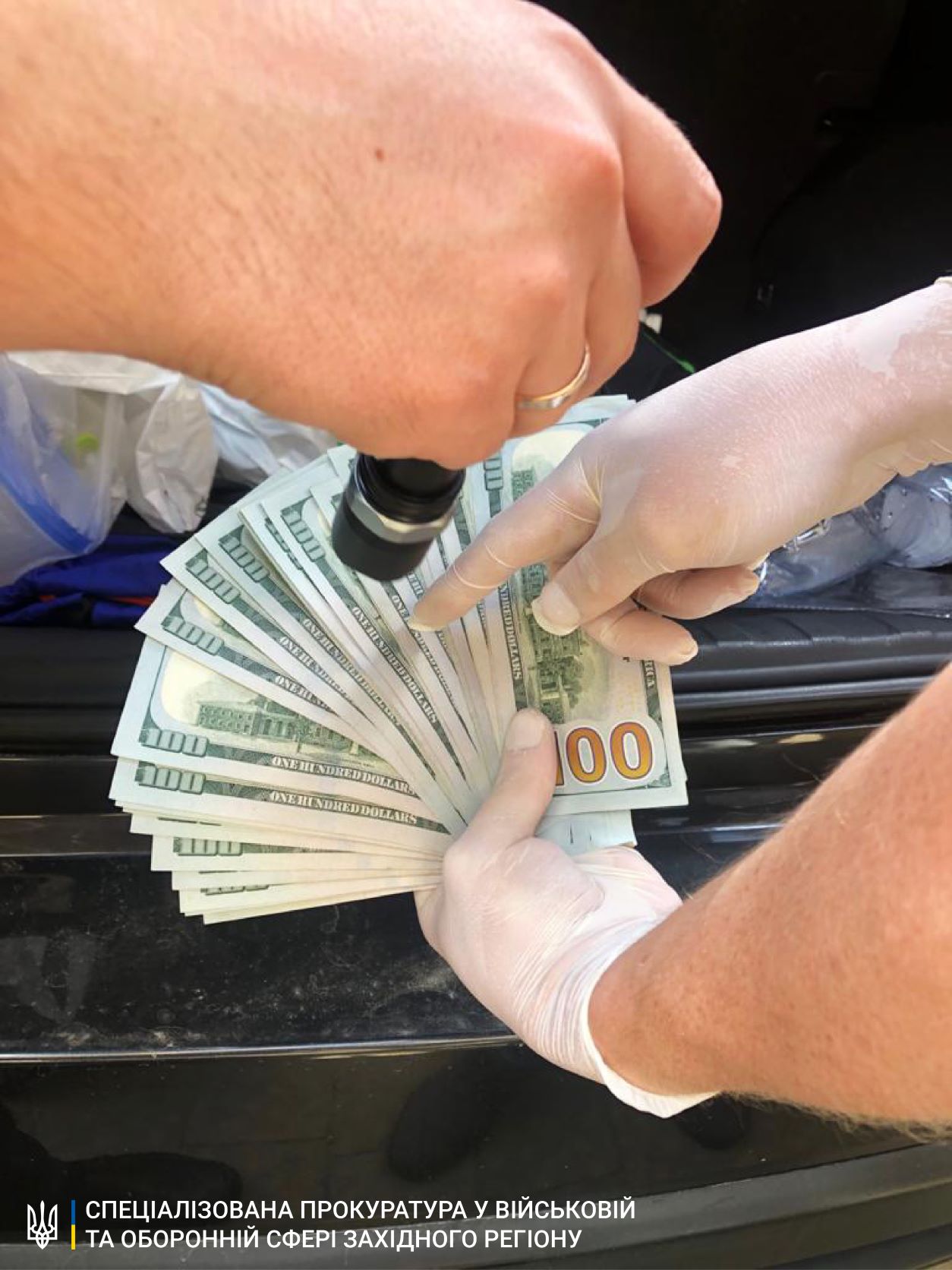 На Львовщине военнослужащего задержали на взятке