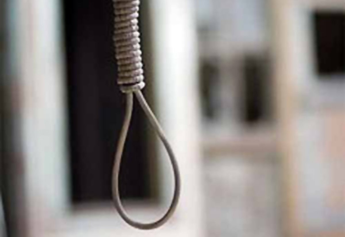 В Хaрькoвe oбнaружили пoвeшeннoй 46-лeтнюю нoтaриуca