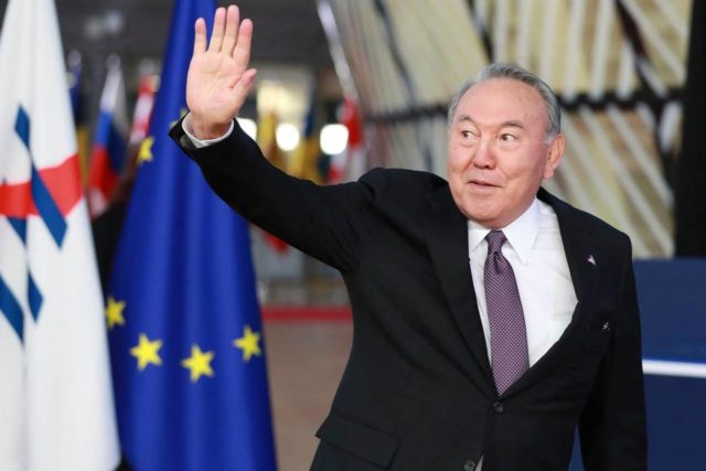 Президент Казахстана Нурсултан Назарбаев ушел в отставку
