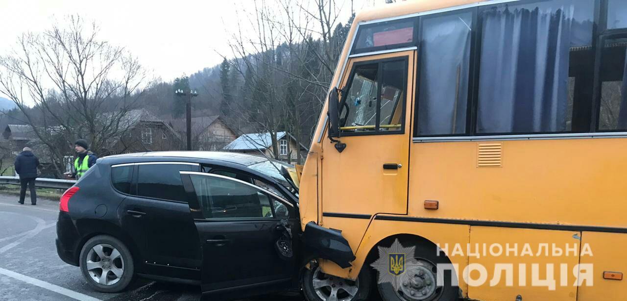 На Львовщине школьный автобус попал в ДТП: есть пострадавшие