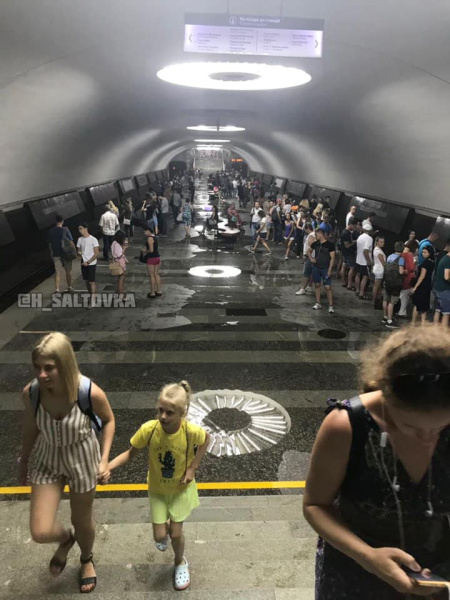 В Харькове затопило станцию метро