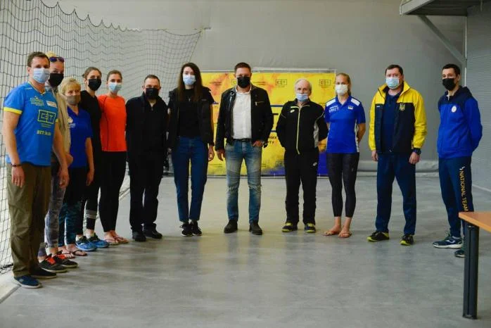 Министр молодежи и спорта Вадим Гутцайт провел встречу со спортсменами-волейболистами и тренерами в Центре пляжных видов спорта СЕТ