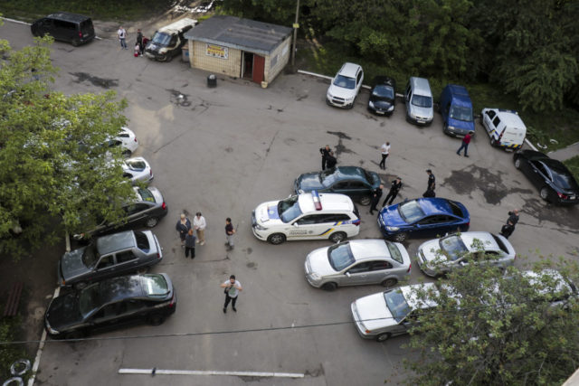 В Киеве школьник упал с 16-го этажа