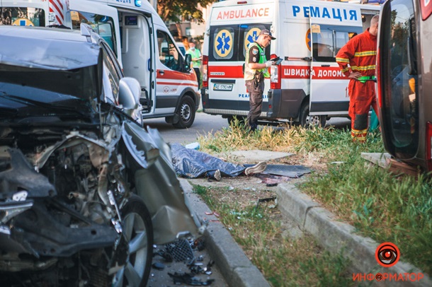 В Днепре столкнулись два внедорожника, есть погибший