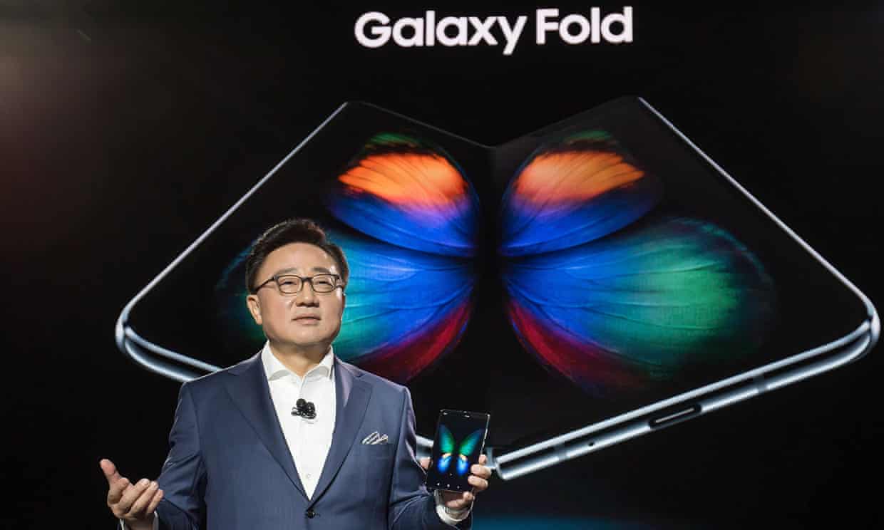 Samsung отложила выход на рынок гибкого Galaxy Fold