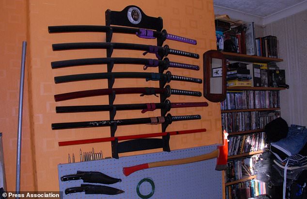 Самурайские мечи, которые были найдены среди арсенала оружия 