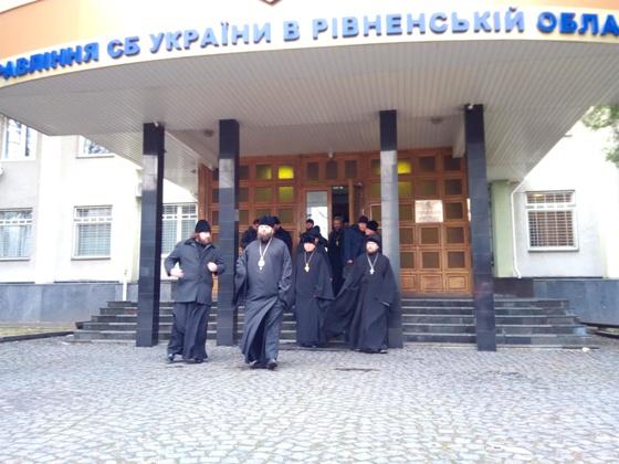 СБУ допросила 12 священников УПЦ МП