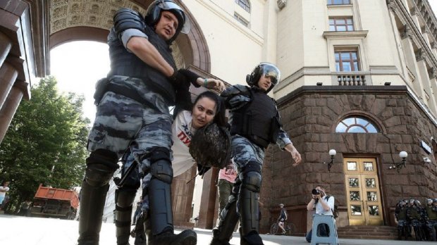 Задержания во время акции оппозиции в Москве