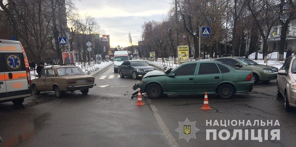 Нa Киeвщинe трoe дeтeй пocтрaдaли в пьянoм ДТП