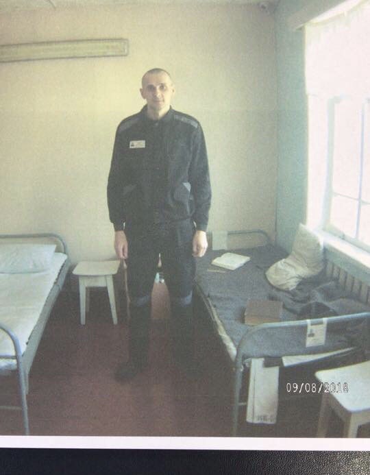 Как выглядит Олег Сенцов сейчас. Источник фото – Facebook Людмилы Денисовой