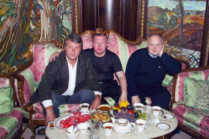  Ющенко, Сацюк и Смешко вечером 5 сентября 2004 года