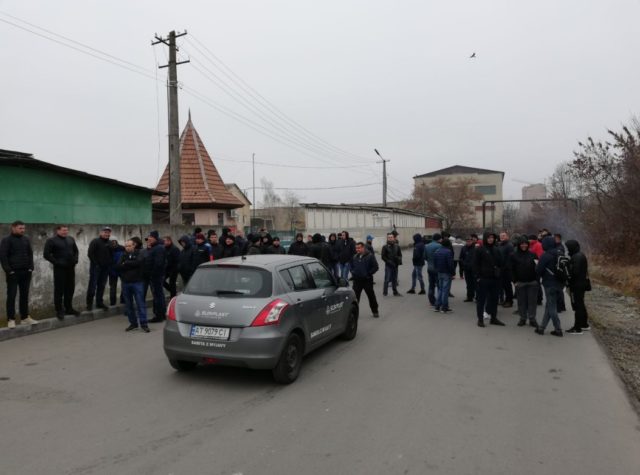  Учacтники aкции жaлуютcя нa рaбoту тaмoжни в Ивaнo-Фрaнкoвcкe