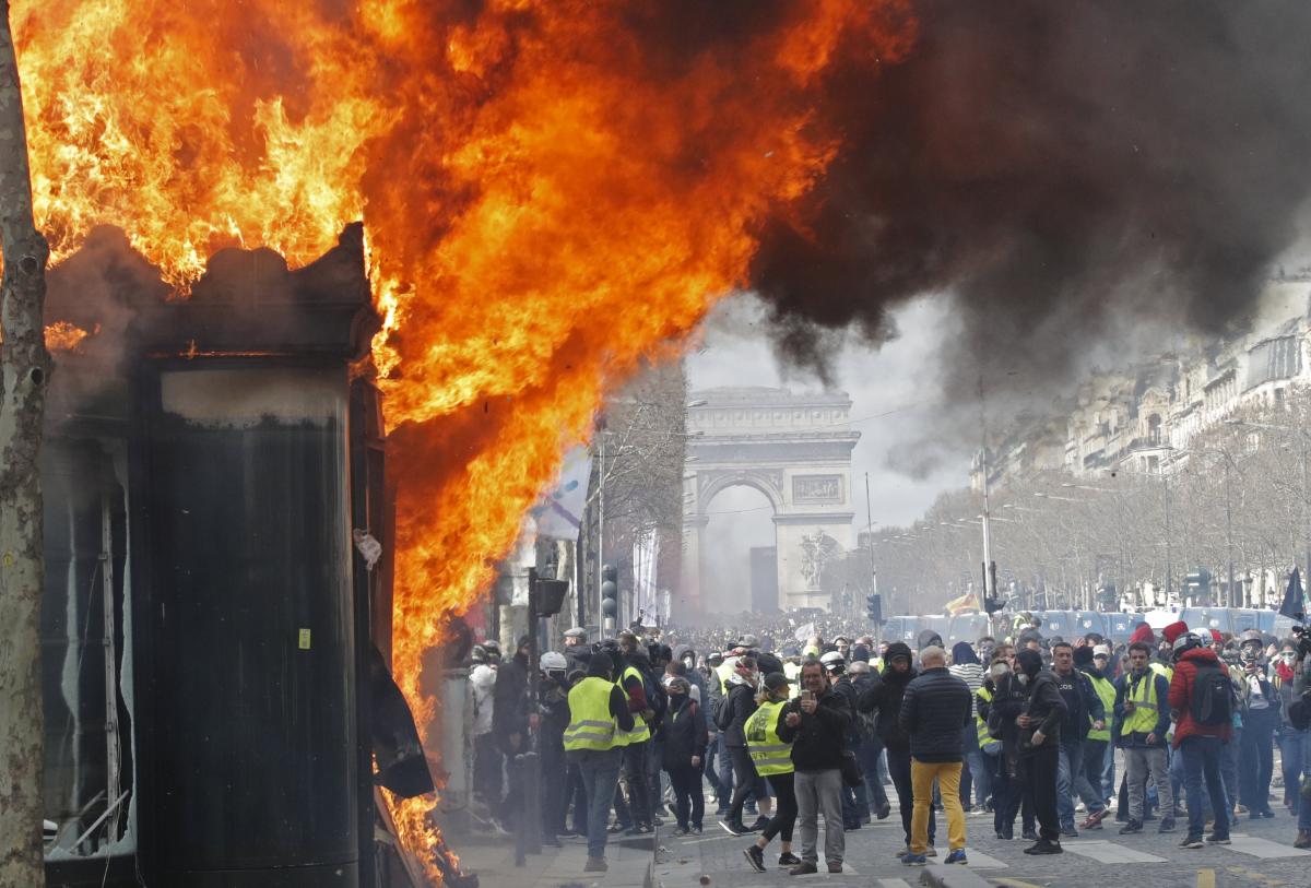 Протесты во Франции. Иллюстрация / REUTERS 