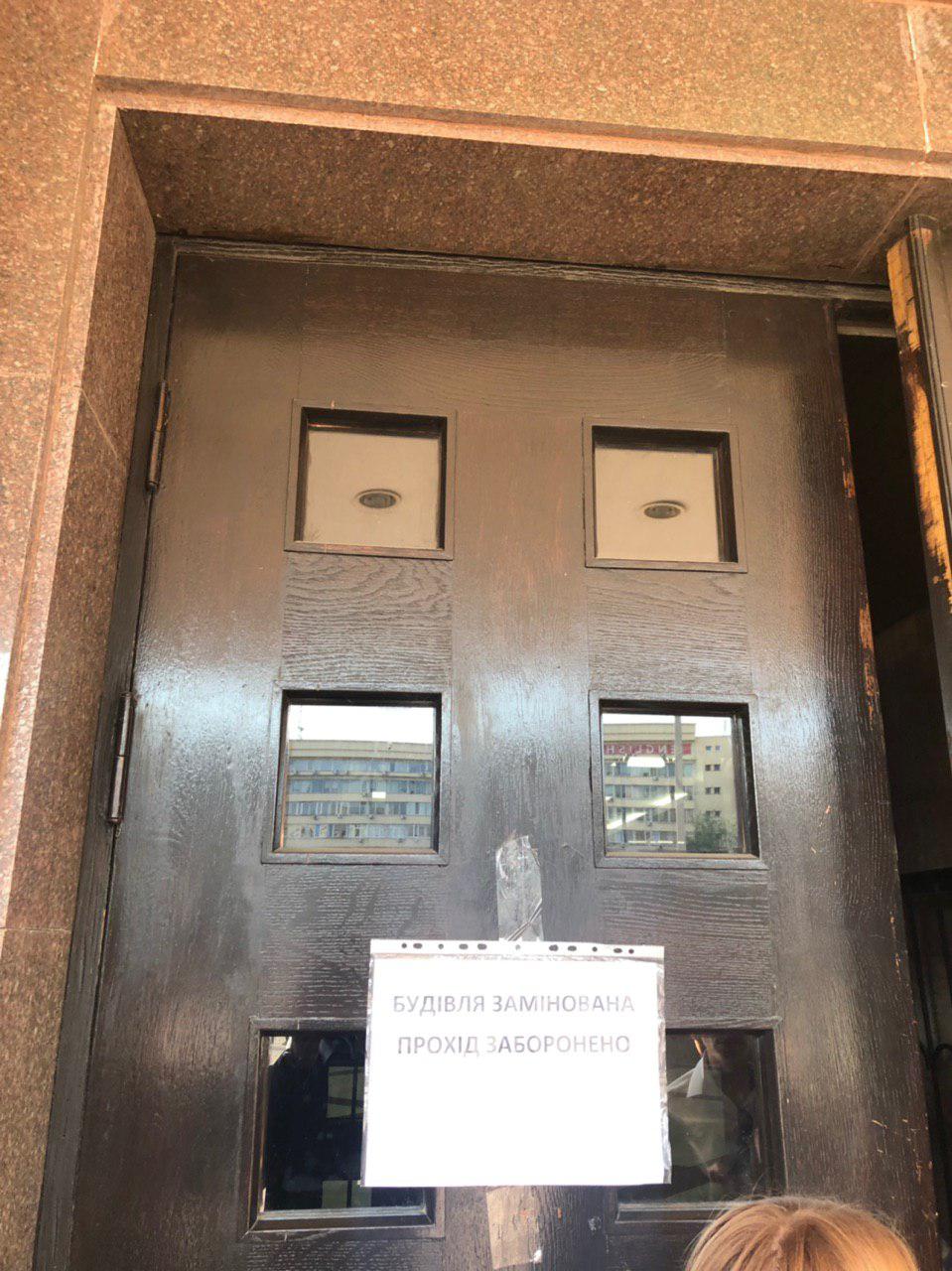 Партия Слуга народа не смогла зарегистрировать кандидатов в ЦИК