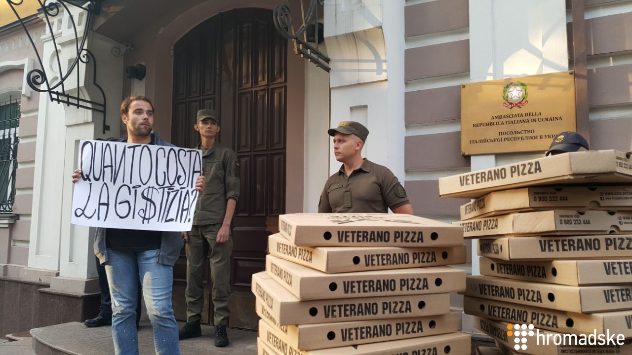 Приговор Маркиву: у посольства Италии в Киеве протесты