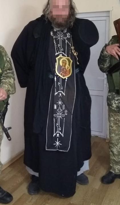 Пограничники задержали мужчину в рясе, которого разыскивает Интерпол