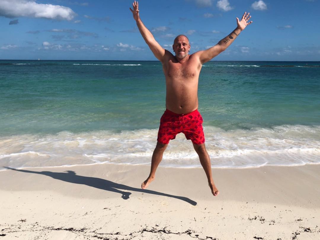 Загоревший Потап рассмешил сеть забавным фото