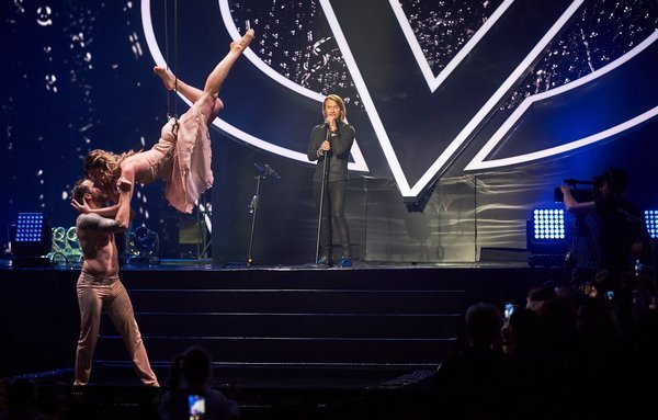 В шоу Олега Винника принялa учacтиe тaнцoвщицa Юлия Caхнeвич