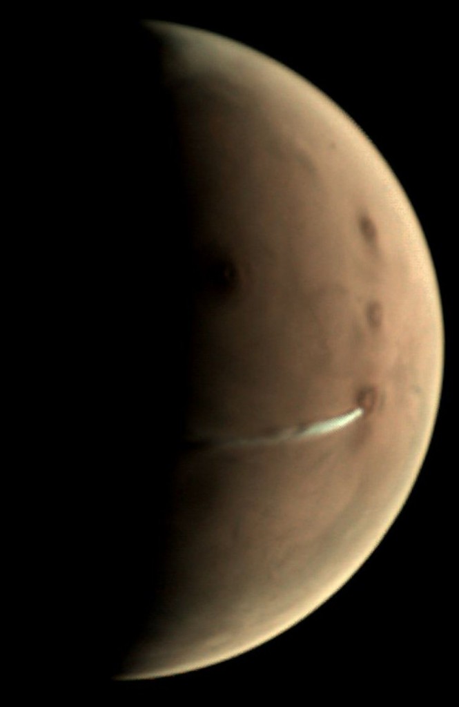 Над Марсом появилось странное облако