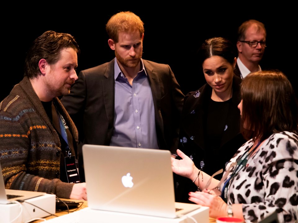 Принц Гарри и Меган Маркл отправились за кулисы, чтобы узнать больше о программе