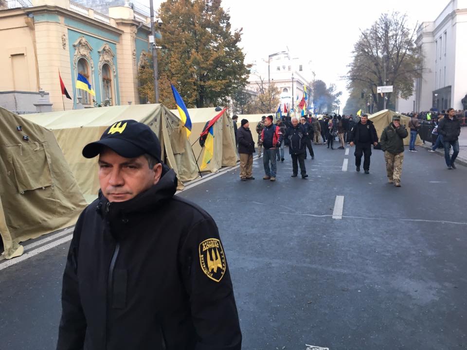 Утро среды, 18 октября, под парламентом
