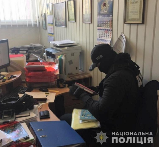 В Киеве на взятке задержали двух чиновников КГГА 