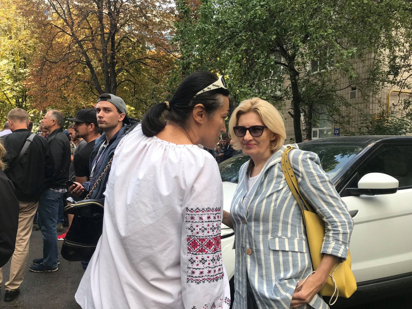Националистка Алена Слюсар и супруга Степана Хмары под ГПУ